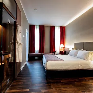 4* Hotel 10 Keys